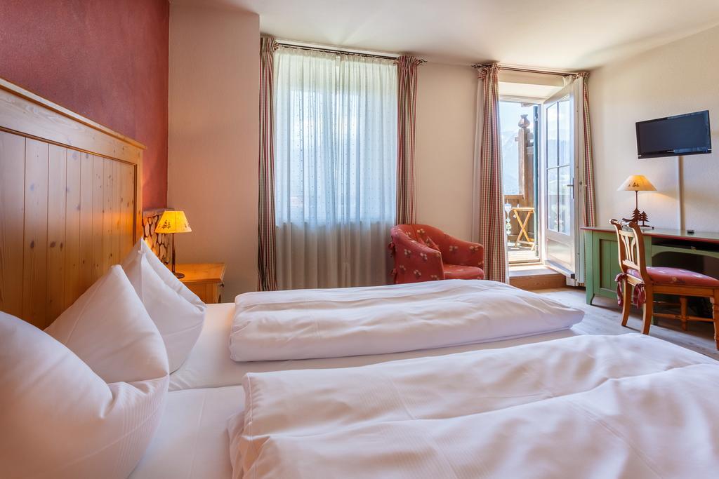 Landkomforthotel Panorama & Restaurant Bella Vista Garmisch-Partenkirchen Pokoj fotografie